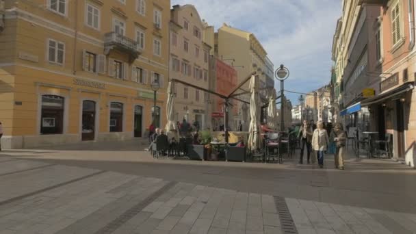 RijekaのKorzoの屋外レストラン — ストック動画