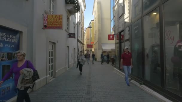Rijeka Küçük Bir Yaya Sokağı — Stok video