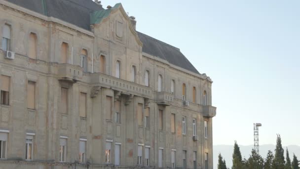 Edificio Fiume Città Durante Giorno — Video Stock