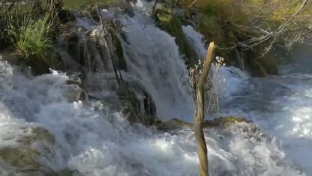 Close Van Een Waterval Plitvice Park — Stockvideo
