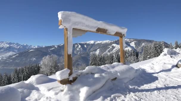 Деревянная Рама Покрытая Снегом — стоковое видео