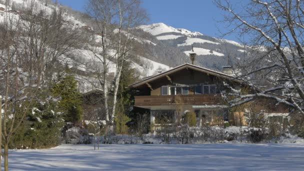 Chalet Las Montañas Durante Invierno — Vídeos de Stock