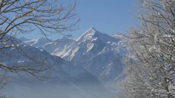 Berggipfel Mit Schnee Bedeckt — Stockvideo