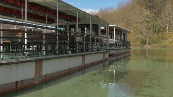 Srna Toeristische Boot Nationaal Park Plitvice — Stockvideo
