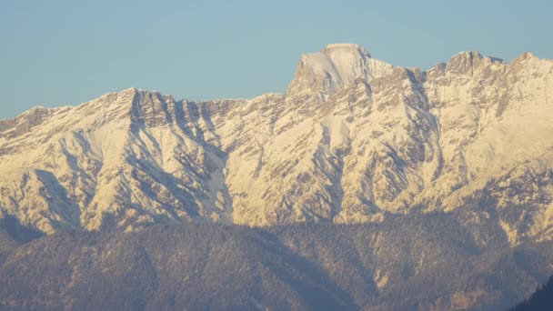 Topos Montanha Cobertos Neve — Vídeo de Stock