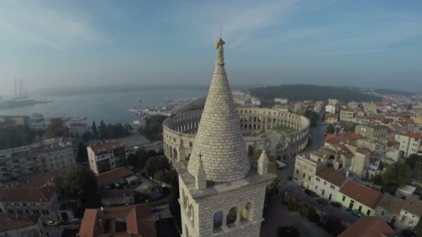 Πύργος Belfry Και Αμφιθέατρο Κεραία Άποψη — Αρχείο Βίντεο