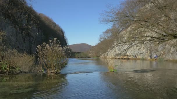 Río Entre Colinas Parque Plitvice — Vídeo de stock