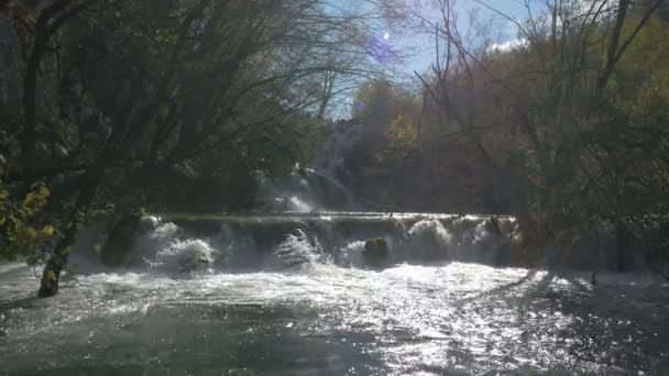 晴れた日には滝 プリトヴィツェ国立公園 — ストック動画