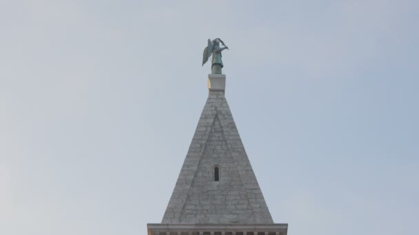 Статуя Ангела Вершине Башни — стоковое видео