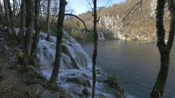 Cascadas Que Desembocan Lago Del Parque Plitvice — Vídeos de Stock