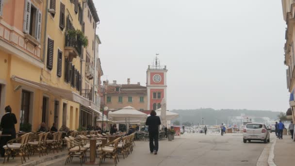 Pessoas Andando Praça Cidade Velha Rovinj — Vídeo de Stock