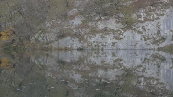 Montagne Reflétée Dans Eau — Video