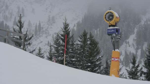 Cañón Nieve Una Estación Esquí — Vídeos de Stock