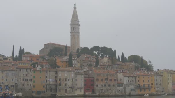 Rovinj Město Starými Budovami Zvonicí — Stock video