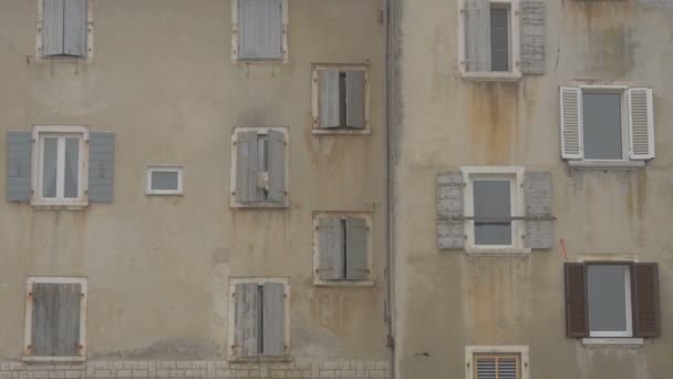 Vieilles Maisons Aux Murs Sales — Video