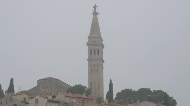 Torre Sino Com Estátua Topo — Vídeo de Stock