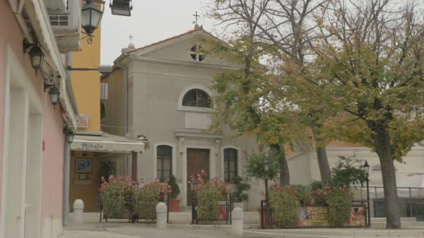 Alberi Fiori Fronte Una Chiesa — Video Stock