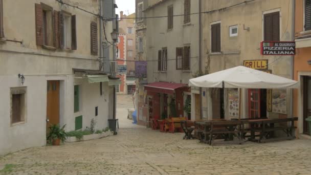 Pequeño Restaurante Italiano Una Calle Pavimentada — Vídeo de stock