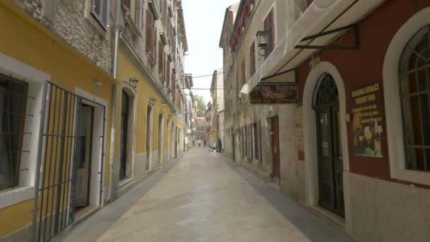 Pula Eski Binaları Olan Bir Sokak — Stok video