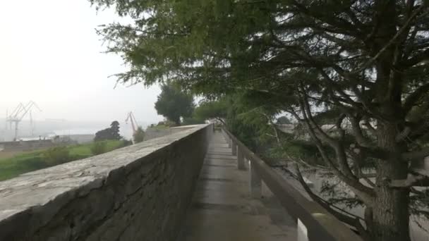 Jalan Oleh Dinding Batu Benteng Pula — Stok Video