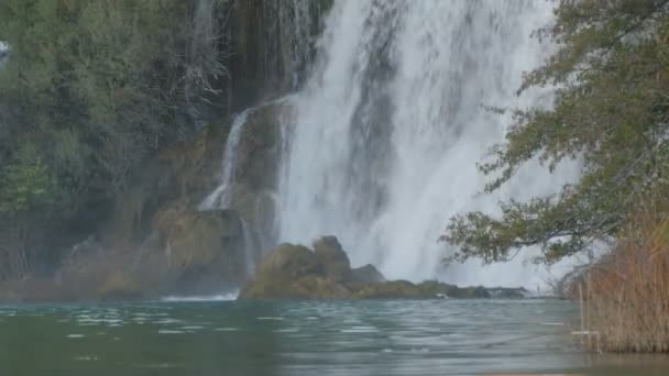 Fondo Una Cascata Nel Parco Nazionale Krka — Video Stock