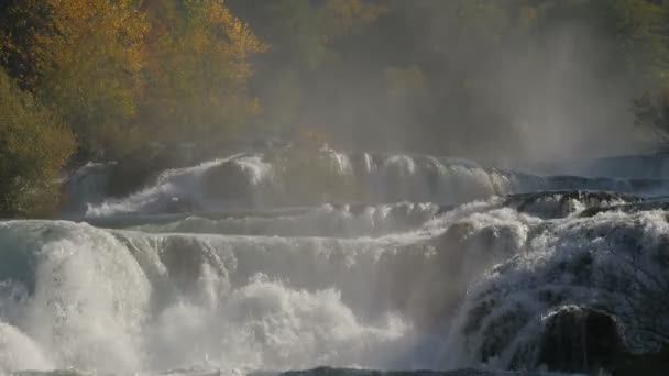 Uitzicht Schuimige Waterval — Stockvideo