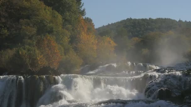 Watervallen Bij Een Bos Herfst — Stockvideo