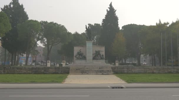 Soldaten Monument Stad — Stockvideo