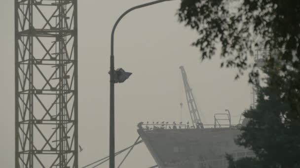 Torre Aço Poste Lâmpada Navio — Vídeo de Stock