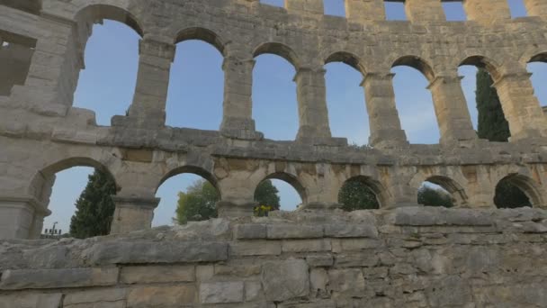 プーラのローマ時代のアリーナの古代の壁 — ストック動画