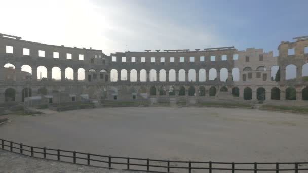 Stenen Muur Met Bogen Bij Pula Arena — Stockvideo