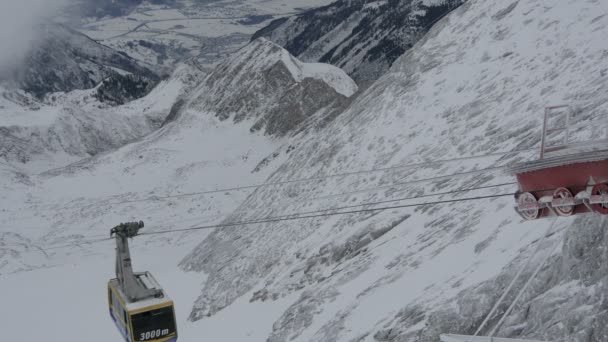 Gondola Lift Elevating Kitzsteinhorn Ski Resort — Stock Video