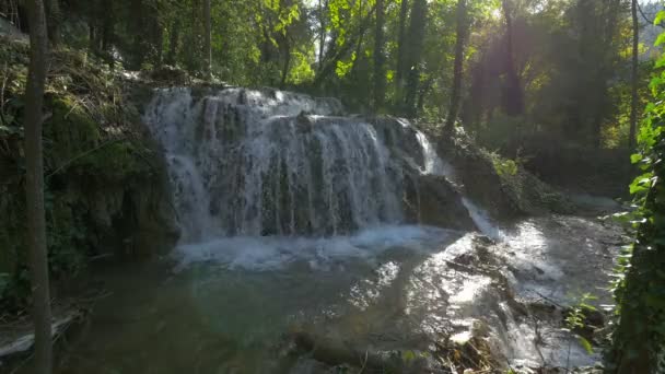 Rayos Sol Una Cascada — Vídeos de Stock