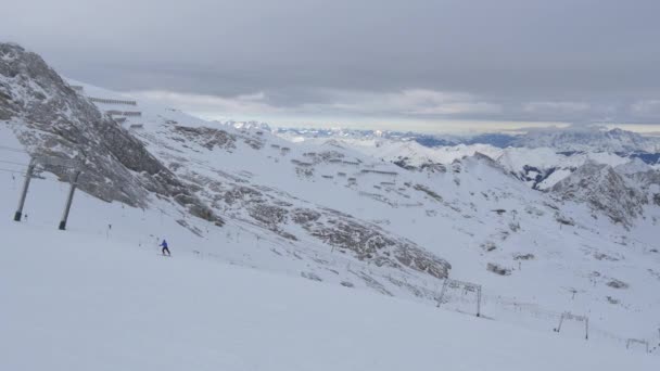 Vista Panorámica Las Montañas Cubiertas Nieve — Vídeos de Stock