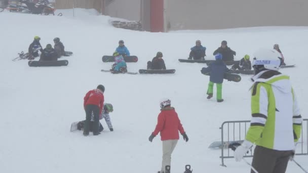 Scuola Snowboard Una Stazione Sciistica — Video Stock