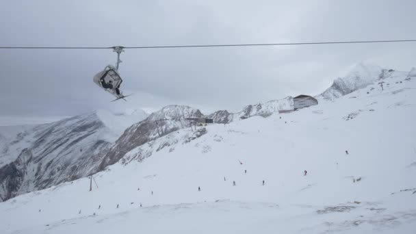 Telesillas Esquiadores Estación Esquí Kitzsteinhorn — Vídeos de Stock