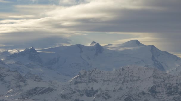 Paisaje Montañas Cubiertas Nieve — Vídeo de stock