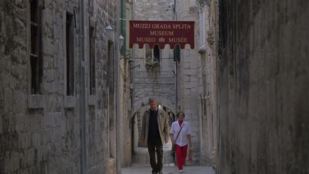 People Walking Papaliceva Ulica — Stock Video