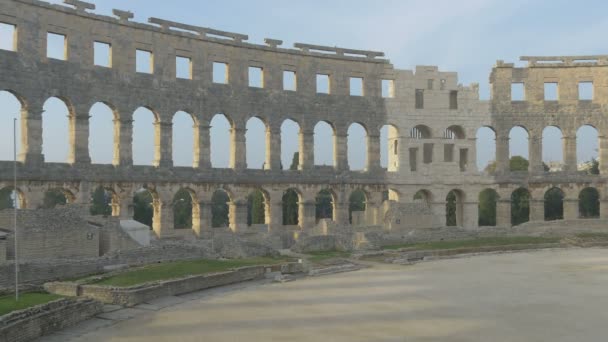 罗马圆形剧场墙上的拱门 — 图库视频影像