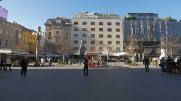 Ein Imbissstand Auf Einem Stadtplatz — Stockvideo