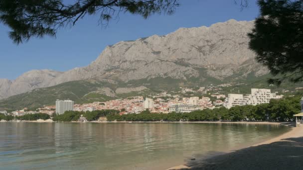 Denizi Dağları Olan Makarska Kasabası — Stok video