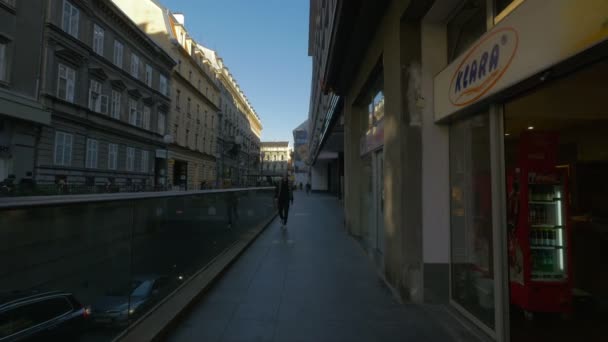 Balustrade Verre Tunnel Stationnement — Video