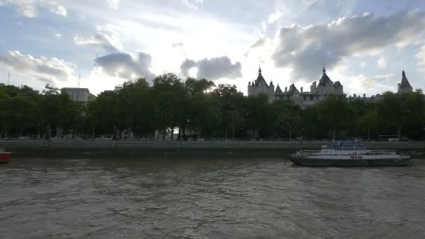 Victoria Embankment Londýně — Stock video