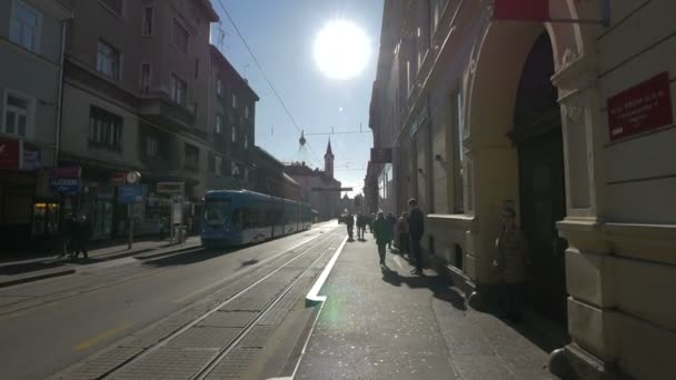 Güneşli Bir Günde Bir Şehir Caddesi — Stok video