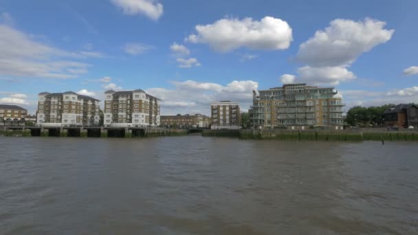 Het Rotherhithe District Gezien Vanaf Overkant Van Rivier — Stockvideo