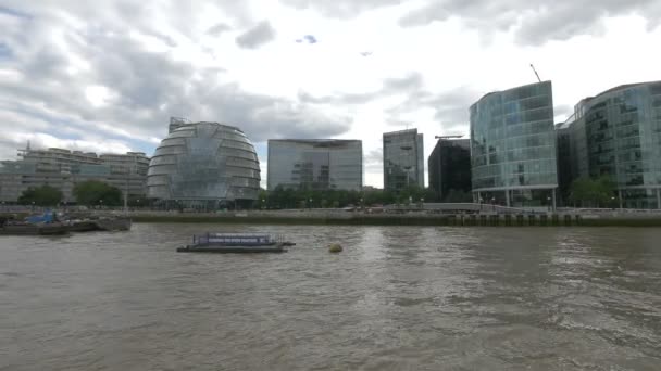 More London Riverside Desde Rio Tâmisa — Vídeo de Stock