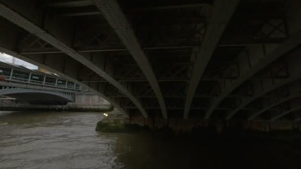 Два Моста Через Темзу — стоковое видео
