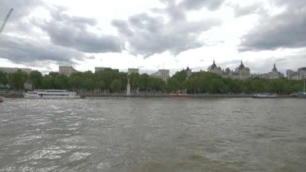 Ποταμός Thames Που Ρέει Στο Λονδίνο — Αρχείο Βίντεο