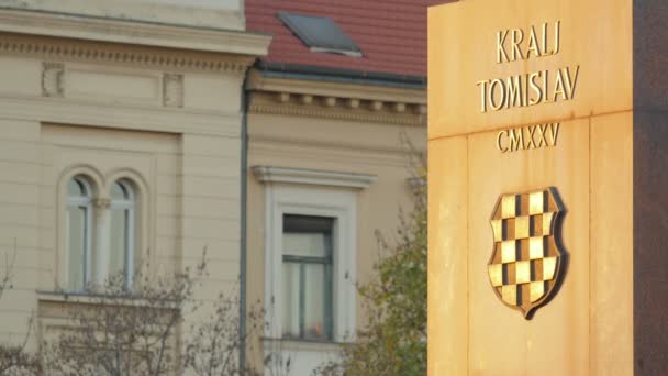 Надпись Памятнике Королю Томиславу — стоковое видео