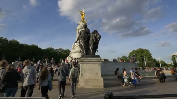 Turistas Monumento Victoria — Vídeos de Stock